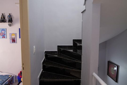 Escada de casa de condomínio à venda com 4 quartos, 118m² em Vila Lúcia, São Paulo