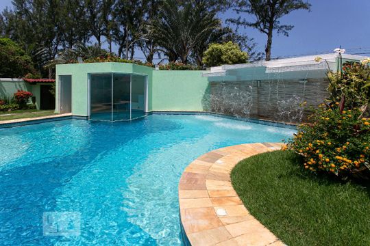 Piscina de casa de condomínio à venda com 2 quartos, 450m² em Barra da Tijuca, Rio de Janeiro