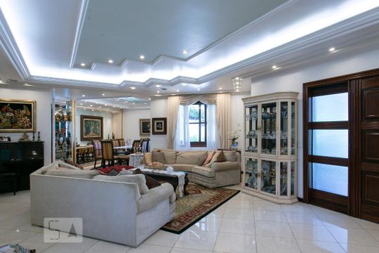 Sala de Estar de casa de condomínio à venda com 2 quartos, 450m² em Barra da Tijuca, Rio de Janeiro