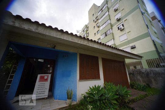 Frente da Casa - Pátio de casa à venda com 1 quarto, 100m² em Passo D’areia, Porto Alegre