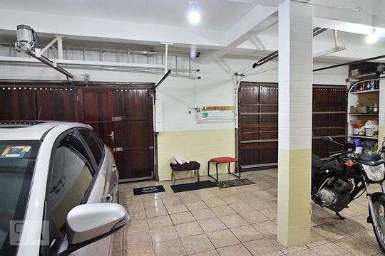 Garagem de casa à venda com 3 quartos, 207m² em Vila Tupi, São Bernardo do Campo