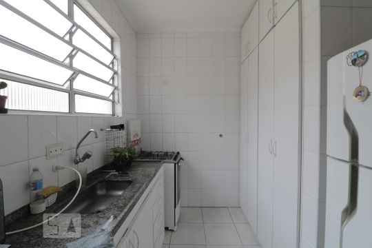 Cozinha  de apartamento à venda com 2 quartos, 78m² em Vila Bertioga, São Paulo