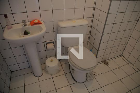 Banheiro de apartamento à venda com 2 quartos, 68m² em Padroeira, Osasco