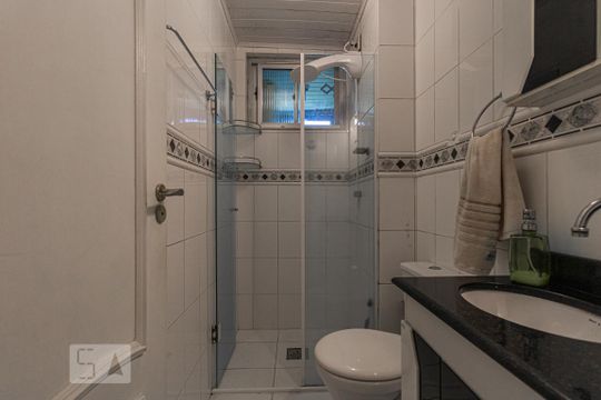 Banheiro de apartamento à venda com 3 quartos, 68m² em Jardim Itu Sabará, Porto Alegre