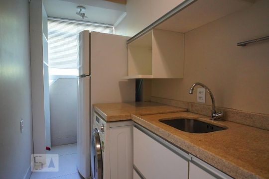 Cozinha de apartamento para alugar com 1 quarto, 38m² em Centro Histórico, Porto Alegre