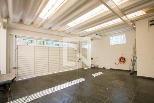 Garagem de casa à venda com 3 quartos, 201m² em Vila Alzira, Santo André