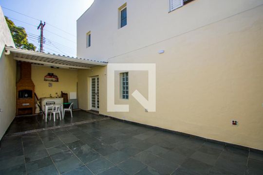 Quintal de casa à venda com 3 quartos, 201m² em Vila Alzira, Santo André