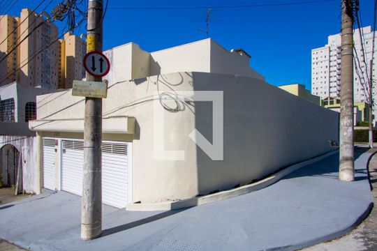 Fachada de casa à venda com 3 quartos, 201m² em Vila Alzira, Santo André