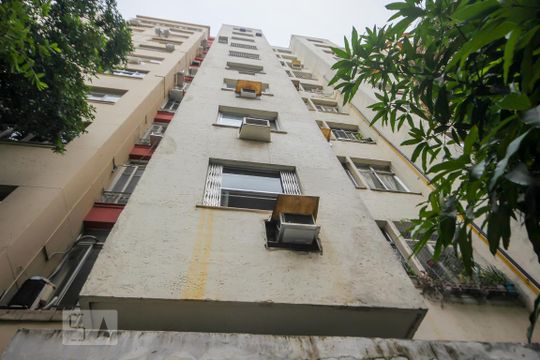 Fachada de apartamento para alugar com 1 quarto, 65m² em Copacabana, Rio de Janeiro