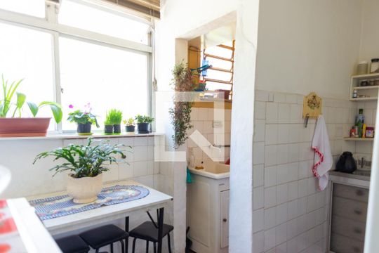 Cozinha e Área de Serviço de apartamento à venda com 3 quartos, 98m² em Cristal, Porto Alegre