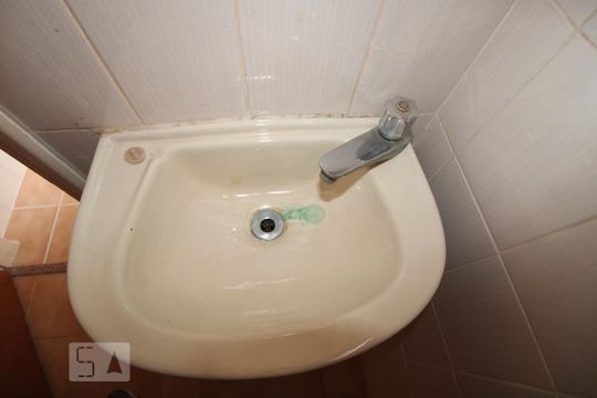 Banheiro de Serviço de apartamento para alugar com 3 quartos, 93m² em Bosque, Campinas