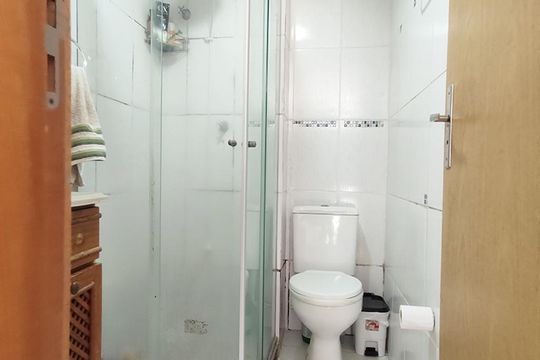 Banheiro de apartamento à venda com 2 quartos, 48m² em Santos Dumont, São Leopoldo
