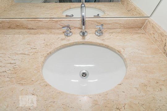 Banheiro de apartamento à venda com 2 quartos, 66m² em Vila Gustavo, São Paulo