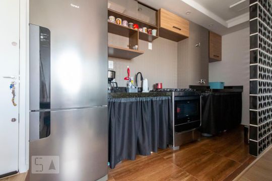 Cozinha de apartamento para alugar com 2 quartos, 40m² em Jardim Helena, São Paulo