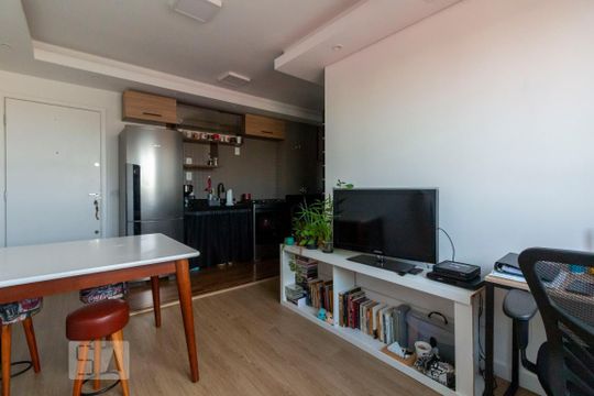 Sala de apartamento para alugar com 2 quartos, 40m² em Jardim Helena, São Paulo