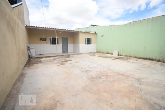 Quintal de casa para alugar com 2 quartos, 70m² em Samambaia Norte (samambaia), Brasília
