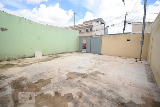 Quintal de casa para alugar com 2 quartos, 70m² em Samambaia Norte (samambaia), Brasília