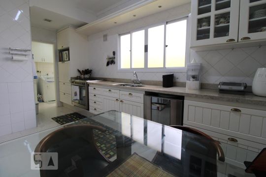 Cozinha de casa de condomínio à venda com 3 quartos, 400m² em Parque da Hípica, Campinas