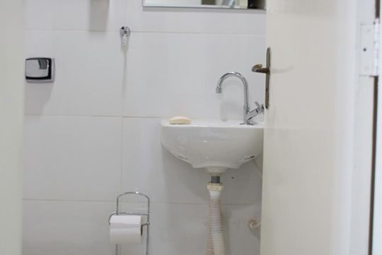 Banheiro da Área de Serviço de apartamento para alugar com 3 quartos, 113m² em Jardim Irajá, Ribeirão Preto