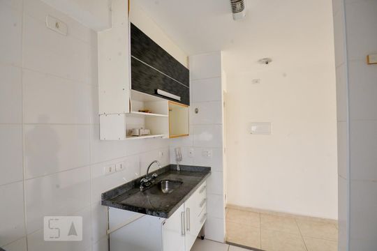 Cozinha de apartamento para alugar com 2 quartos, 46m² em Jardim Celeste, São Paulo