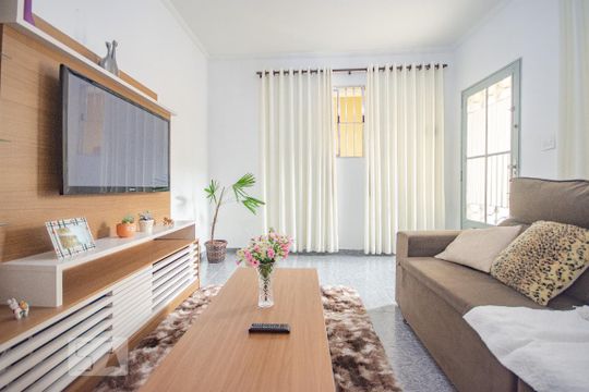 Casa à venda com 4 quartos, 300m² em Vila Gustavo, São Paulo