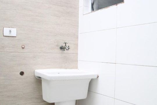 Detalhe da area de serviço de casa para alugar com 2 quartos, 60m² em Cidade Ocian, Praia Grande