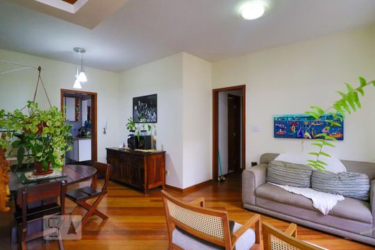 Sala de apartamento para alugar com 3 quartos, 80m² em Sion, Belo Horizonte
