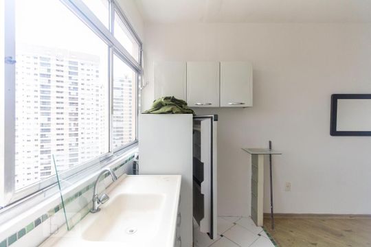 Cozinha de apartamento para alugar com 1 quarto, 40m² em Aclimação, São Paulo