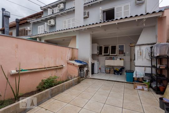 Pátio de casa à venda com 3 quartos, 249m² em Jardim Itu, Porto Alegre