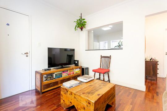 Sala de apartamento para alugar com 2 quartos, 70m² em Vila Madalena, São Paulo