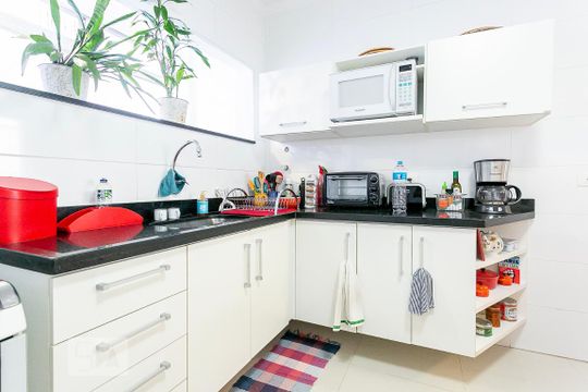 Cozinha de apartamento para alugar com 2 quartos, 70m² em Vila Madalena, São Paulo