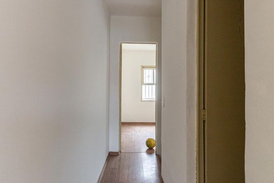 Corredor de casa à venda com 2 quartos, 63m² em Jardim Henriqueta, Taboão da Serra