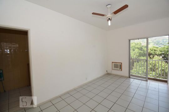 Sala de apartamento à venda com 1 quarto, 60m² em Todos Os Santos, Rio de Janeiro