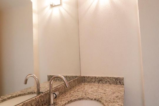 Lavabo de apartamento à venda com 1 quarto, 77m² em Setor Oeste, Goiânia
