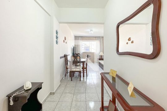 Entrada de apartamento para alugar com 2 quartos, 77m² em Jardim Las Palmas, Guarujá
