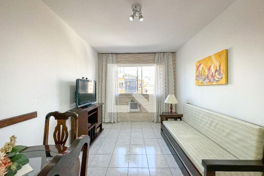 Apartamento para alugar com 2 quartos, 77m² em Jardim Las Palmas, Guarujá
