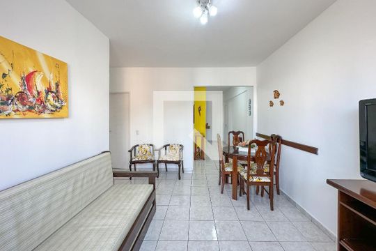 Sala de apartamento para alugar com 2 quartos, 77m² em Jardim Las Palmas, Guarujá