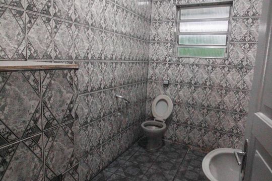 banheiro de casa à venda com 3 quartos, 120m² em Vila Dionisia, São Paulo