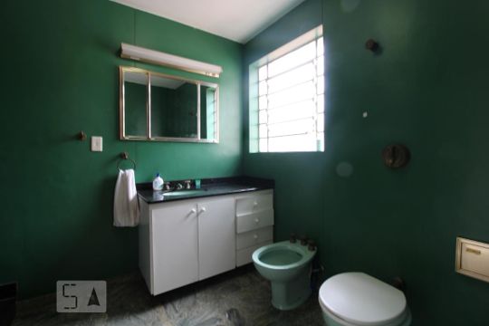 Banheiro da suíte de casa para alugar com 3 quartos, 280m² em Campo Belo, São Paulo