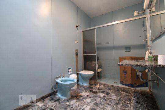 Banheiro comum de casa para alugar com 3 quartos, 280m² em Campo Belo, São Paulo