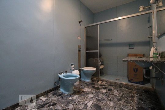Banheiro comum de casa para alugar com 3 quartos, 280m² em Campo Belo, São Paulo