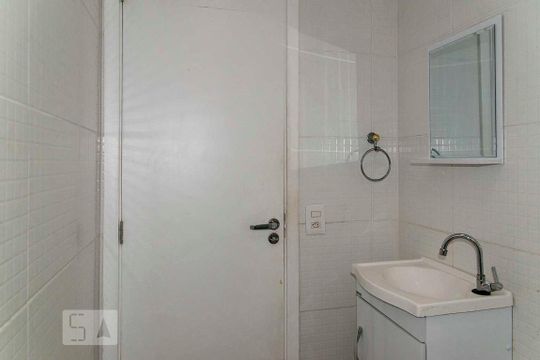 Banheiro de apartamento para alugar com 2 quartos, 65m² em Vila Avelina, Nova Iguaçu