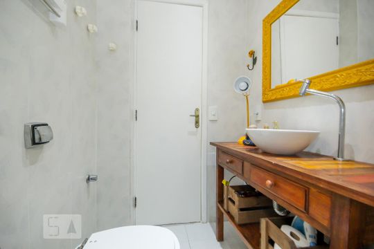 Banheiro  de apartamento para alugar com 1 quarto, 33m² em Copacabana, Rio de Janeiro