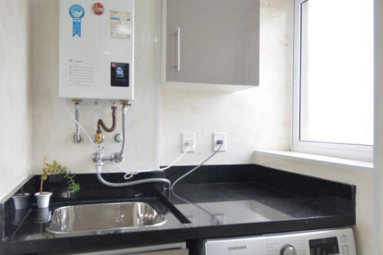 Área de serviço de apartamento para alugar com 2 quartos, 49m² em Vila Bertioga, São Paulo