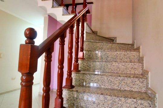 Escada de casa à venda com 3 quartos, 284m² em Parque Erasmo Assunção, Santo André