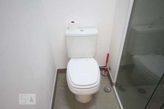Banheiro de kitnet/studio para alugar com 1 quarto, 25m² em Liberdade, São Paulo