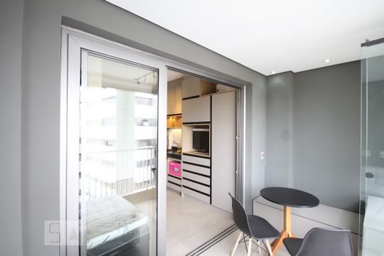 Varanda de kitnet/studio para alugar com 1 quarto, 25m² em Liberdade, São Paulo