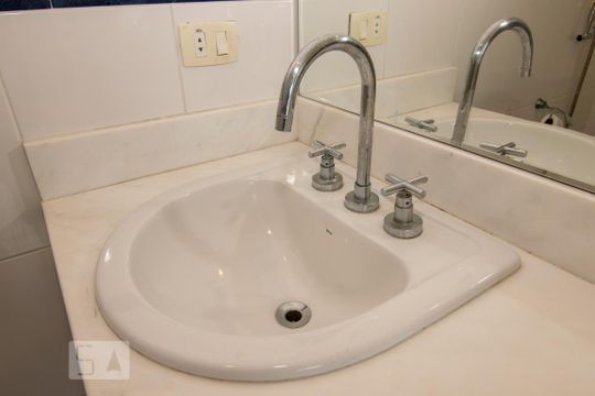 Banheiro  de apartamento para alugar com 3 quartos, 153m² em Centro, Guarujá