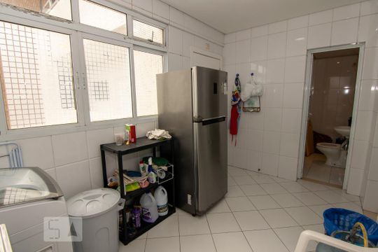 Área de Serviço de apartamento para alugar com 3 quartos, 153m² em Centro, Guarujá