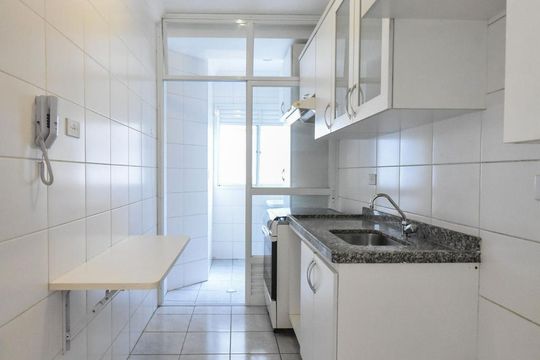 Cozinha de apartamento para alugar com 2 quartos, 55m² em Cidade Monções, São Paulo